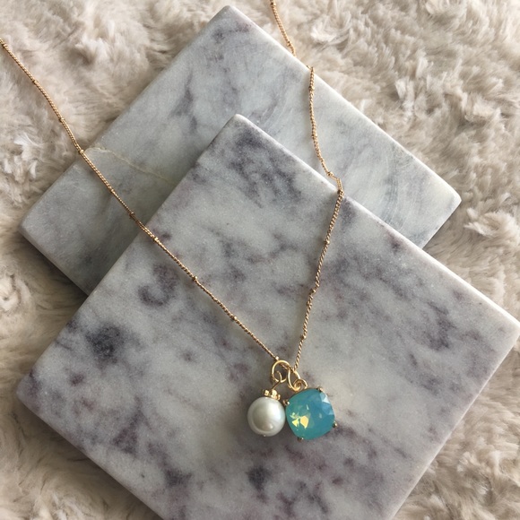 🥂HP🥂Gorgeous Pearl & Blue Stud Charm Necklace💎 - Picture 2 of 5