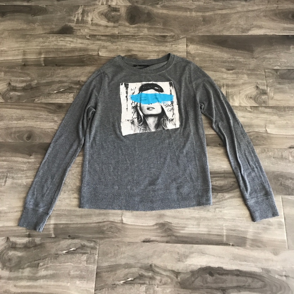 Guess sweatshirt