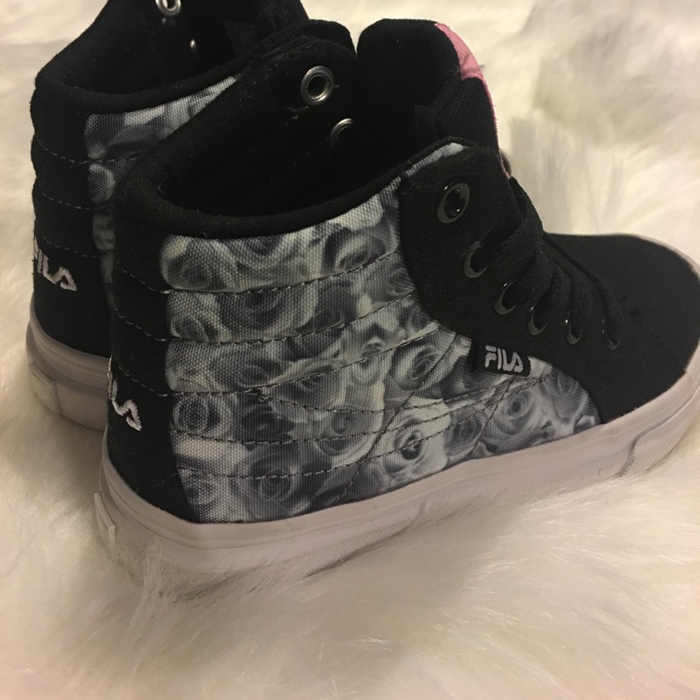 Girls Size 11 Fila Rose Shoes - Picture 2 of 8