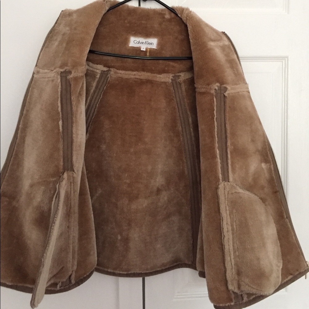 Calvin Klein shearling cape/size medium - Picture 2 of 3