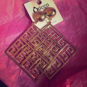 Slanted square gold earrings