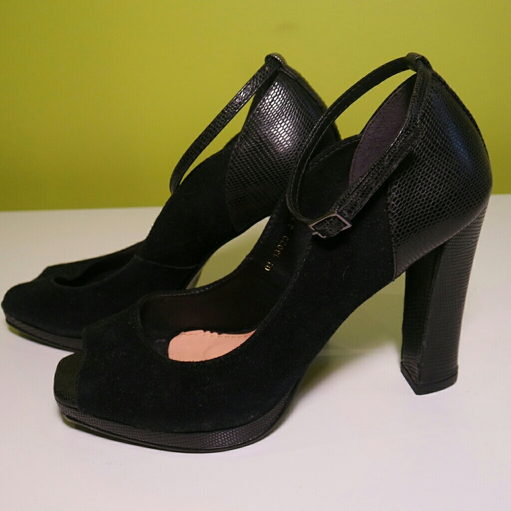 ONCE worn! Peep Toe Platform Sandals