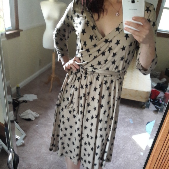 Fashion nova star wrap silky flare pin up dress l - Picture 3 of 4