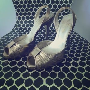 VALENTINO METALLIC PUMPS