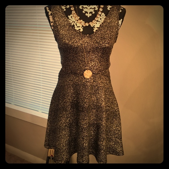 5 for $25 Soprano Bodycon Dress Size Medium - Picture 2 of 8