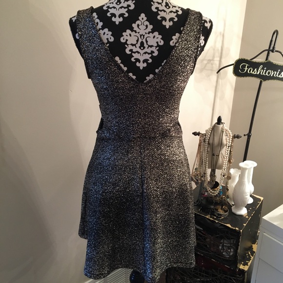 5 for $25 Soprano Bodycon Dress Size Medium - Picture 4 of 8