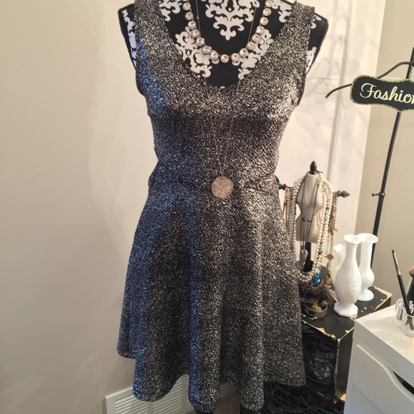 5 for $25 Soprano Bodycon Dress Size Medium - Picture 3 of 8