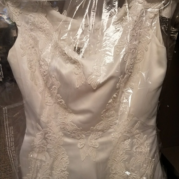 Wedding Dress - Picture 2 of 5