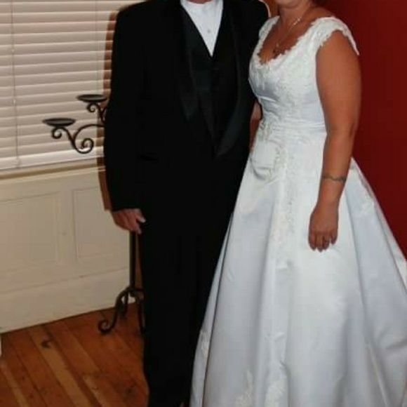 Wedding Dress - Picture 4 of 5