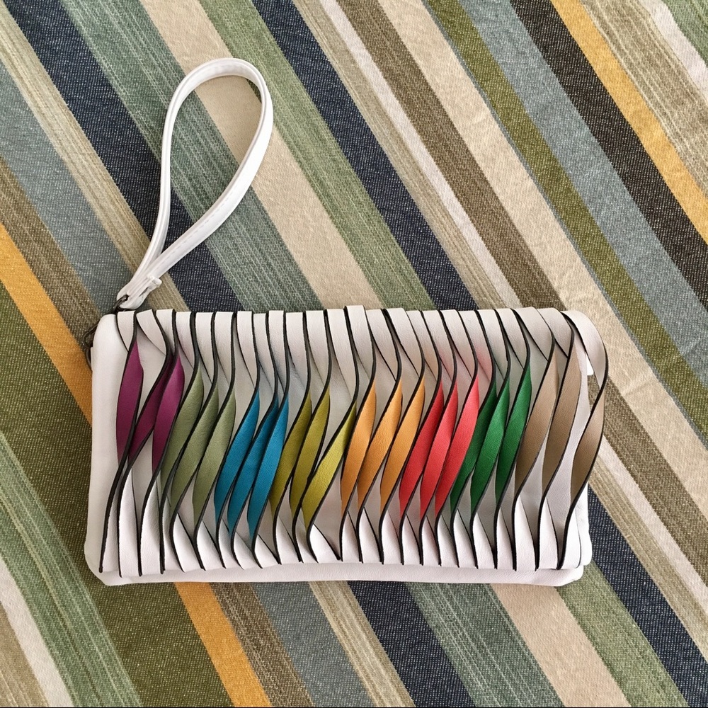 Mellow World White Clutch