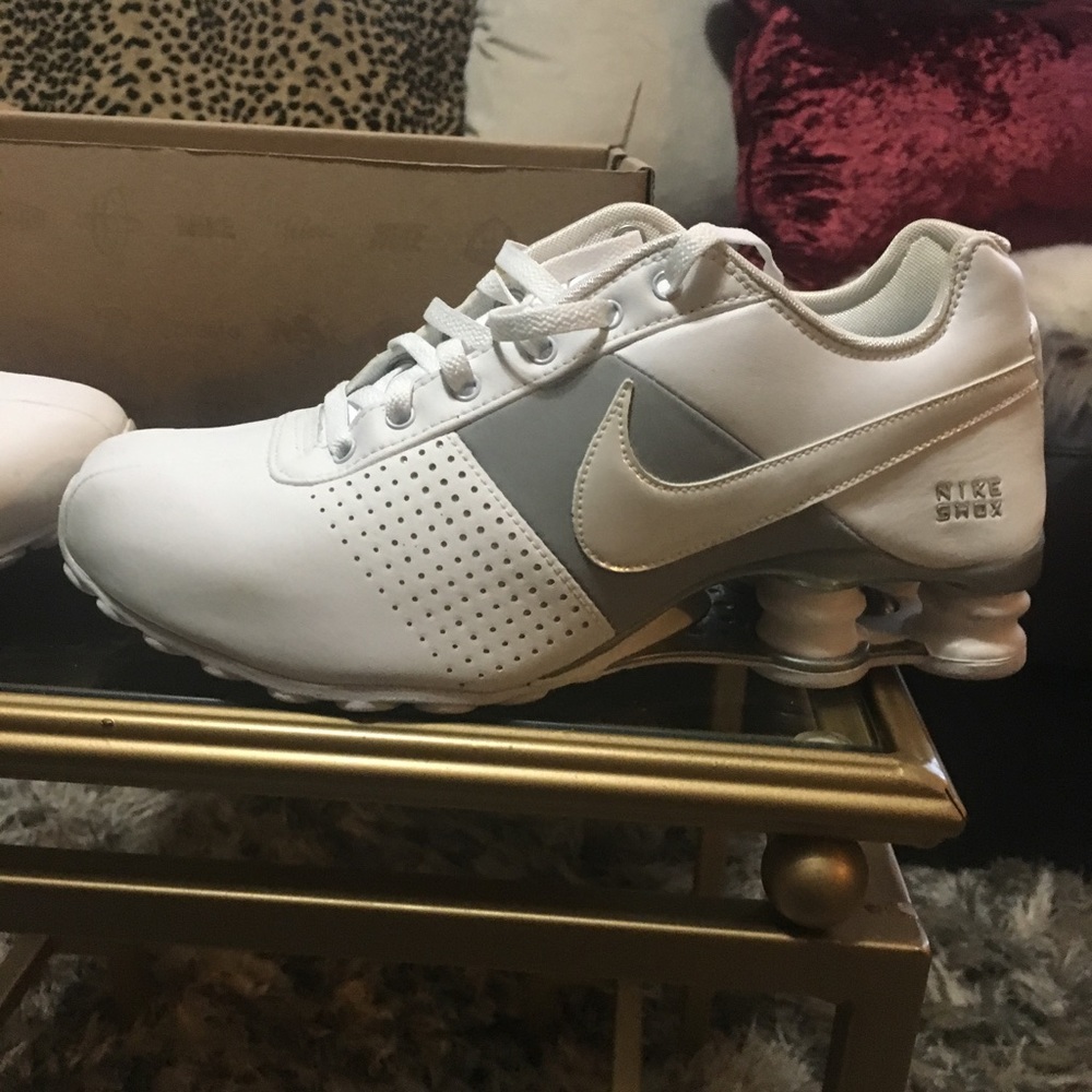 Women's Nike Shox size 6.5 white/metallic silver
