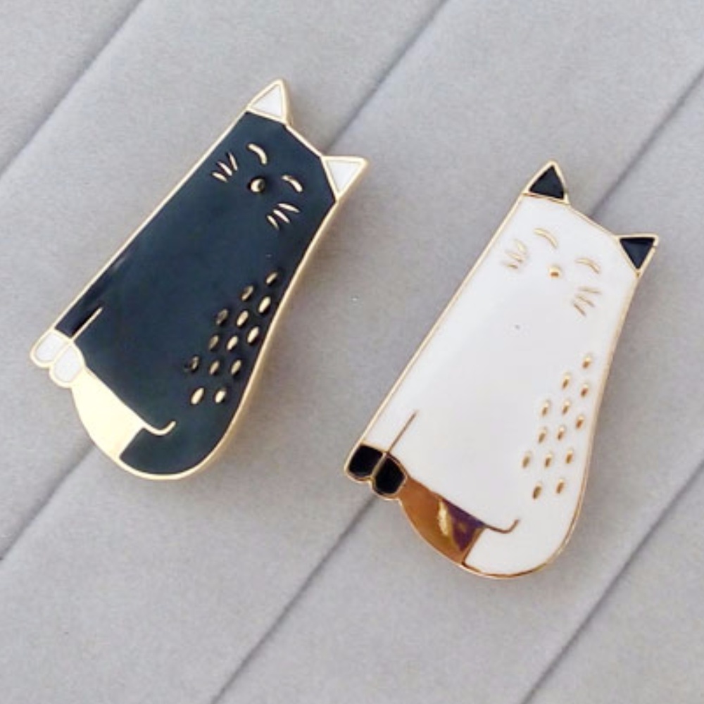 ✨HP!!✨ NEW Black Cat and White Cat Enamel Brooches - Picture 1 of 6