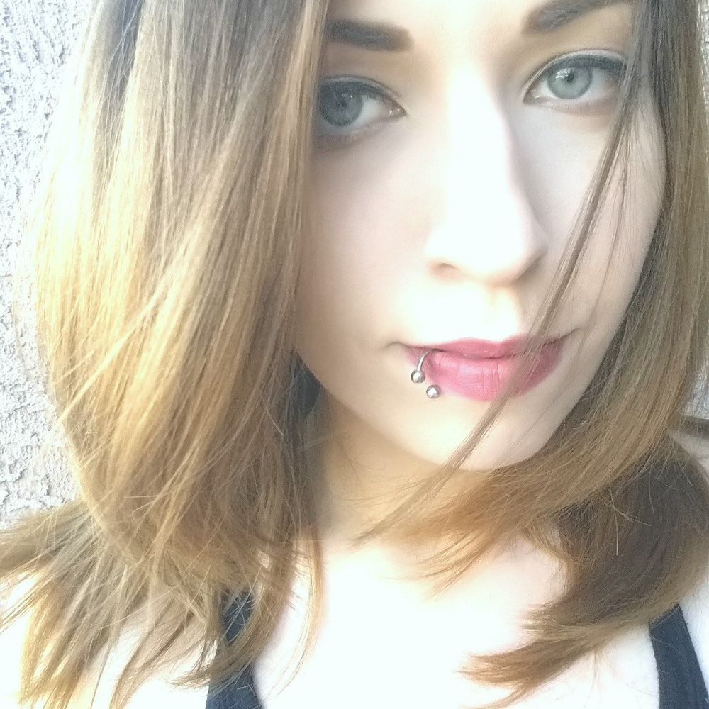 Meet your Posher, Dana