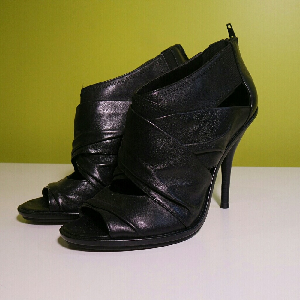 NEVER WORN Peep Toe Sandals/Booties