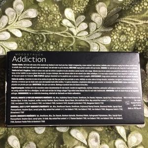 Younique Makeup - Younique Moonstruck Addiction Shadow Palette. Younique Makeup - Younique Moonstruck Addiction Shadow Palette.