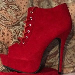 Red platforms ❤️👠💃🏻