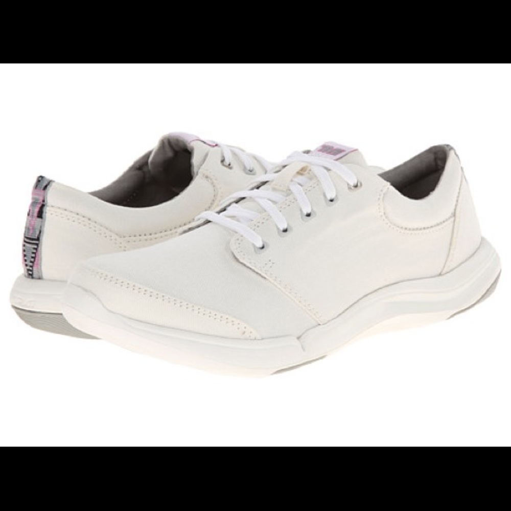 TEVA Refugio Casual Lace !!