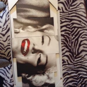 Big marylin Monroe picture