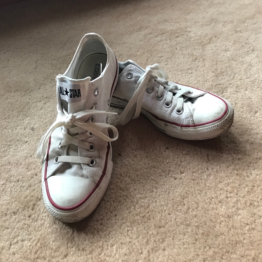 White converse low tops