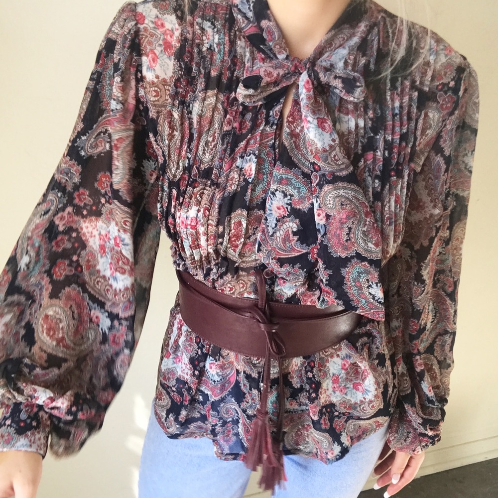 Romantic floral blouse w/ puffed sleeves