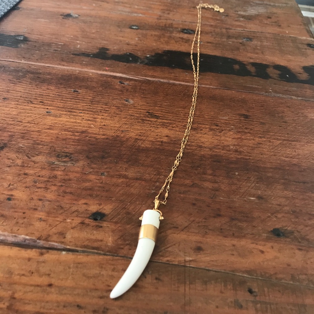 Stella & Dot Sahara Pendant necklace