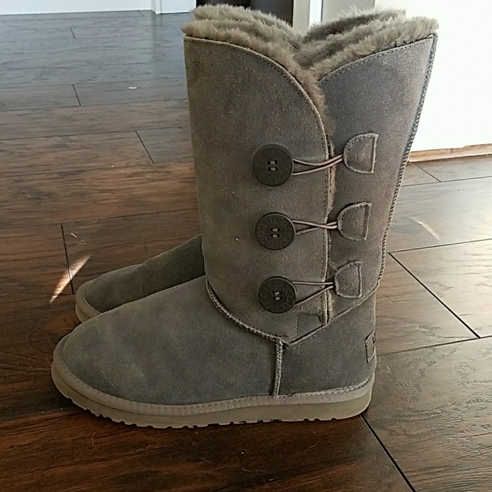 UGG 3 Button Boots