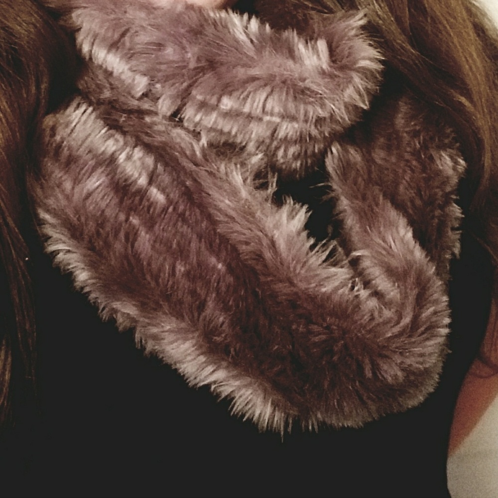 Gray faux fur scarf