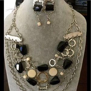 NWT Black and cream statement necklace