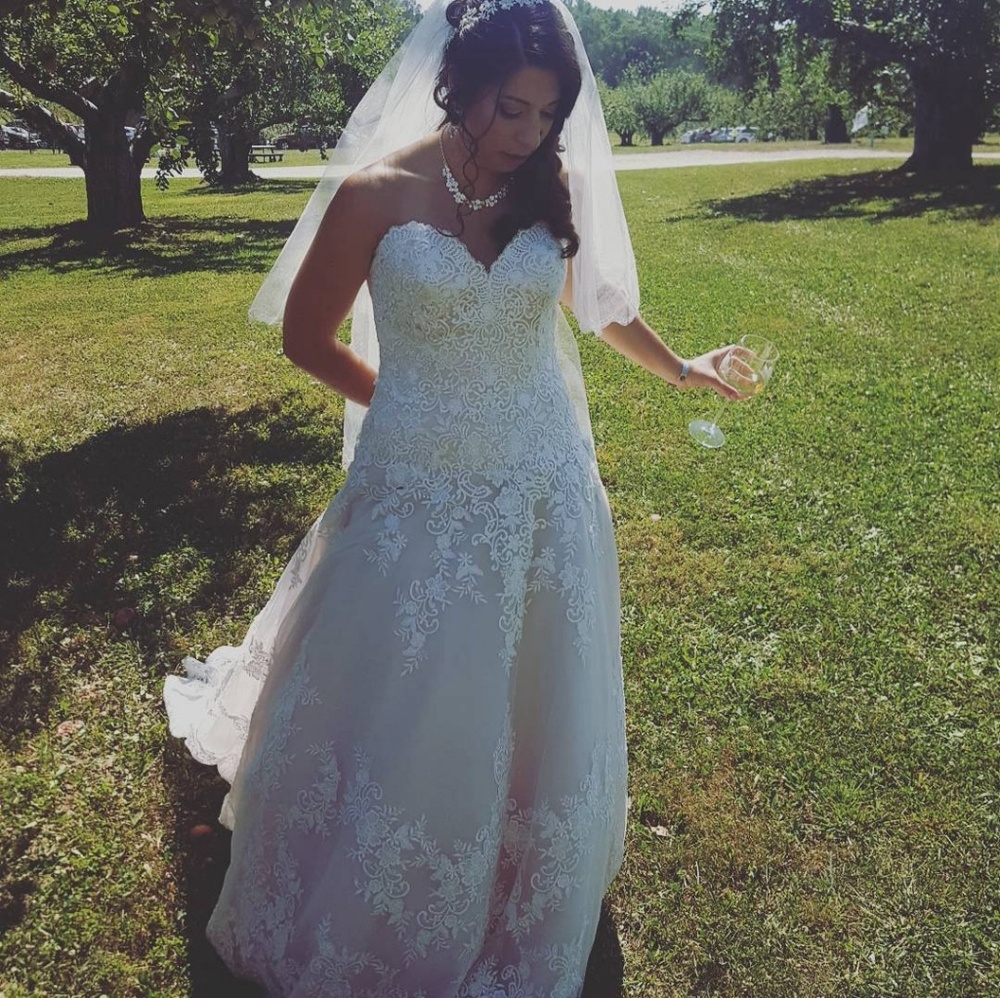 Allure Bridals 2917