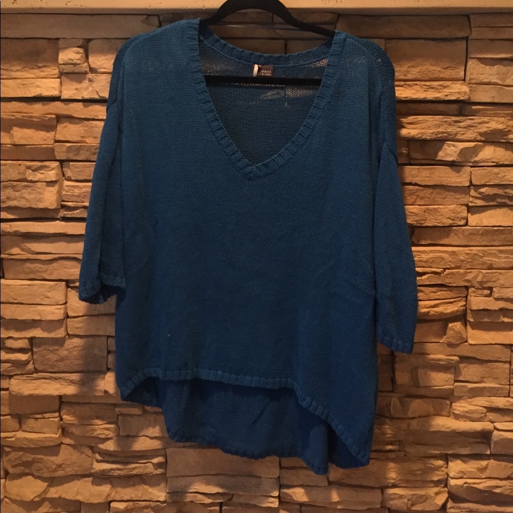 Light weight sweater