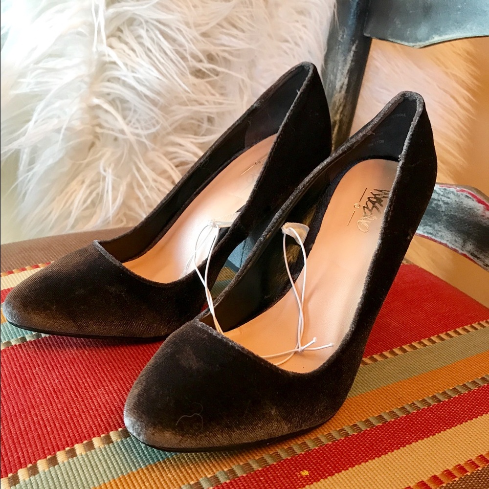 ❤️MOSSIMO VELVET CHUNKY HEELS❤️