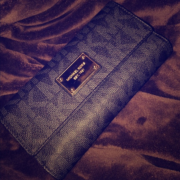 Michael Kors Handbags - 🖤 Black Michael Kors Wallet! ⭐️🖤