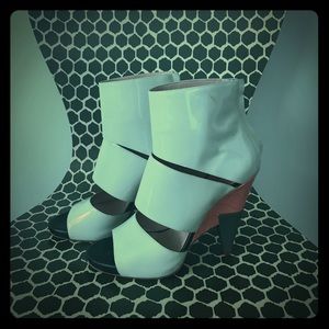 CHLOE CAGE SANDALS ( BOOTIE STYLE)