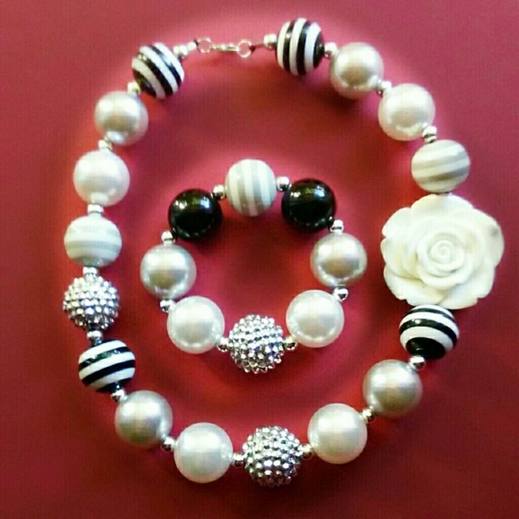 Matching necklace and bracelet set - Picture 1 of 1