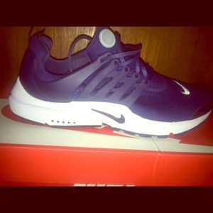 Men’s Nike prestos Navyblue/White Size 11