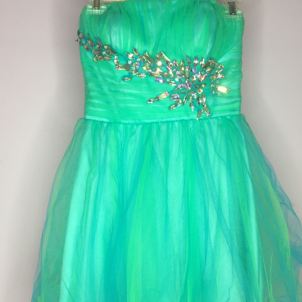 BEAUTIFUL prom or homecoming dress