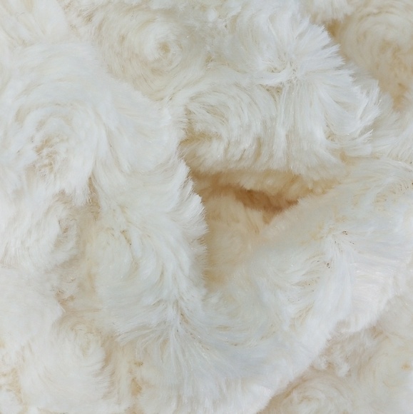 CREAM FAUX FUR INFINITY SCARF - Picture 3 of 4