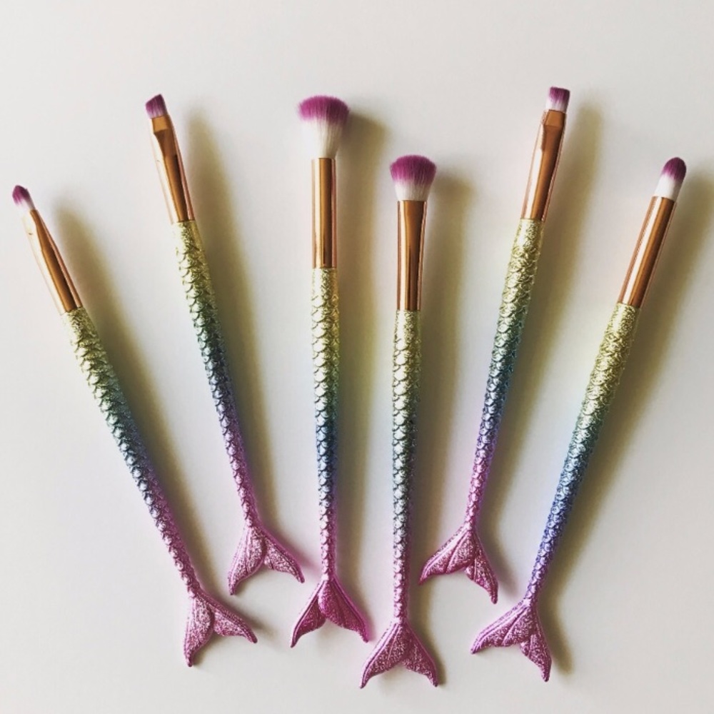 6 Piece Mermaid Fishtail Brush Set - Picture 2 of 3