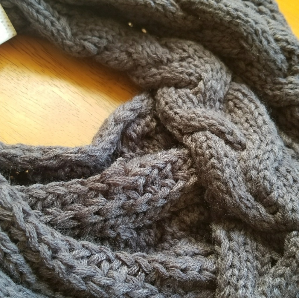Gray Knit Infinity Scarf - Picture 4 of 6