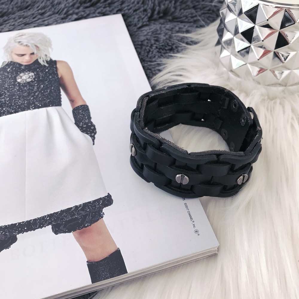 LEATHER CUFF