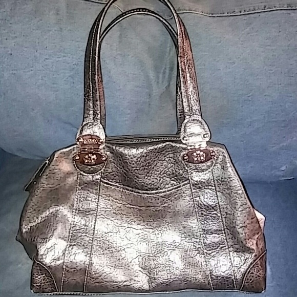 Kathy Van Zeeland Silver Handbag! - Picture 3 of 5