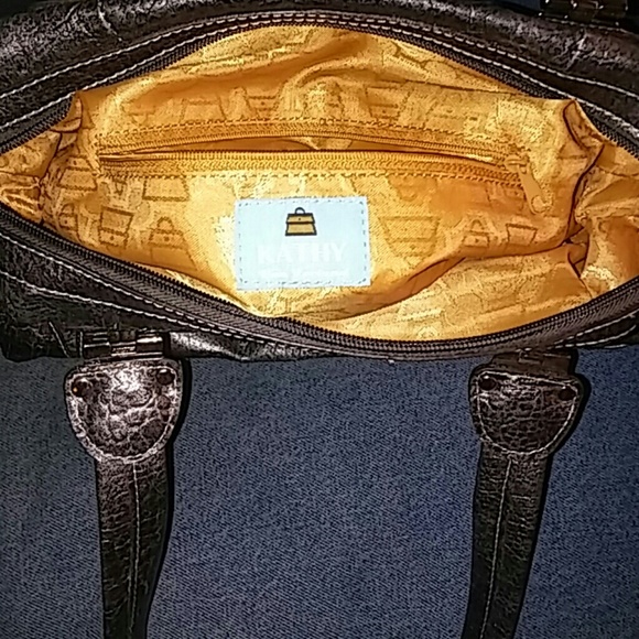 Kathy Van Zeeland Silver Handbag! - Picture 4 of 5