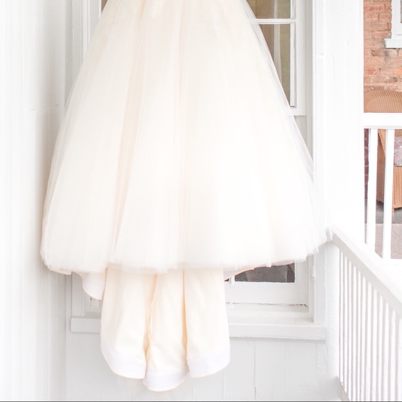 Alvina Valenta Ivory Wedding Dress - Picture 2 of 8