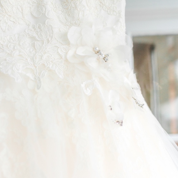 Alvina Valenta Ivory Wedding Dress - Picture 4 of 8