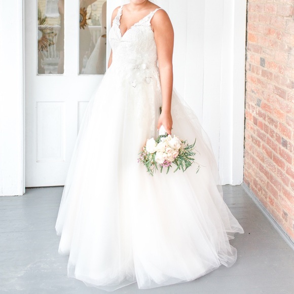 Alvina Valenta Ivory Wedding Dress - Picture 8 of 8