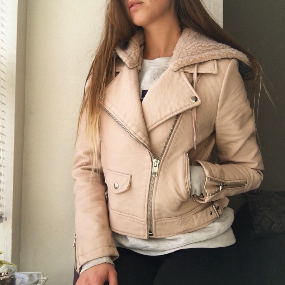 ⚡️baby pink leather jacket ⚡️