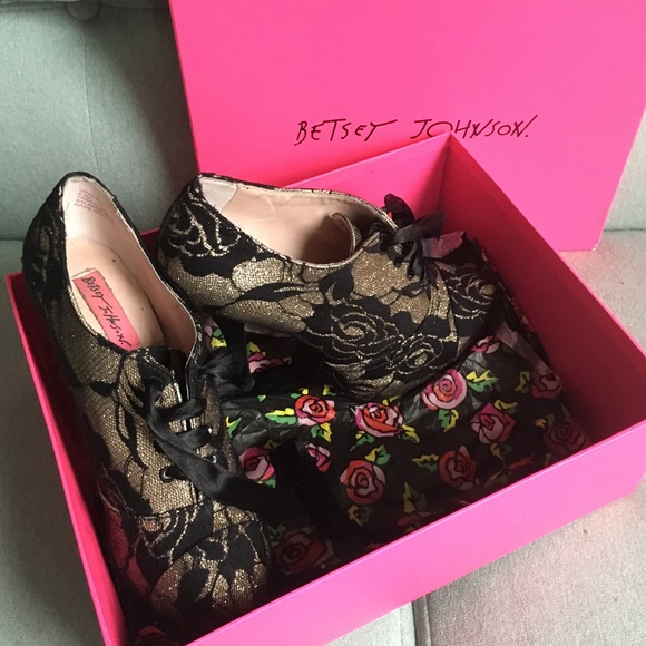 Betsey Johnson Graciey Booties 6.5 - Picture 2 of 5