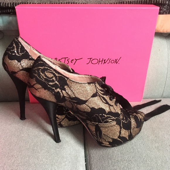 Betsey Johnson Graciey Booties 6.5 - Picture 3 of 5