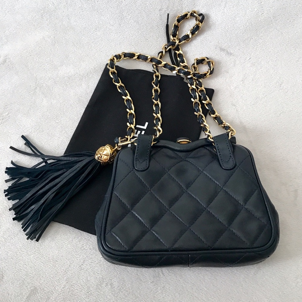 SOLD Chanel Vintage Dark Navy Lambskin CC Purse - Picture 4 of 8
