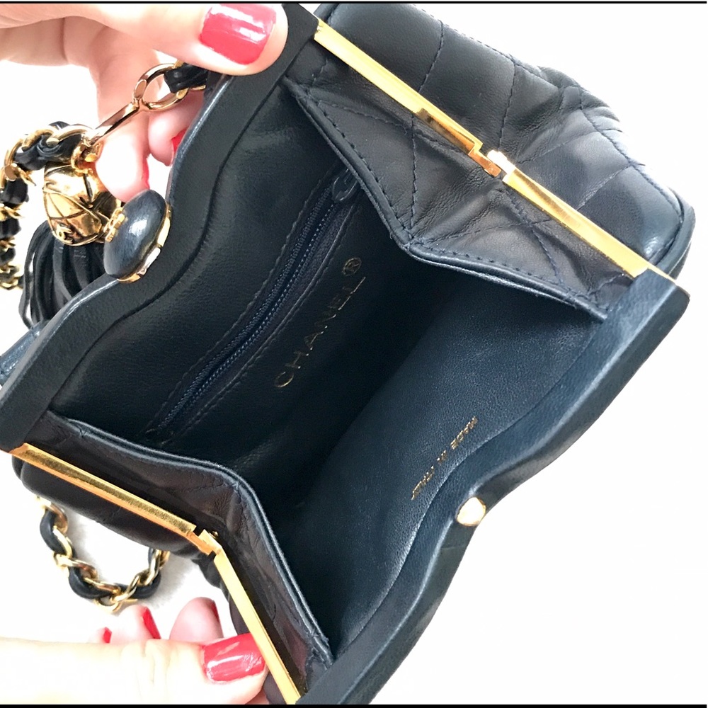 SOLD Chanel Vintage Dark Navy Lambskin CC Purse - Picture 6 of 8